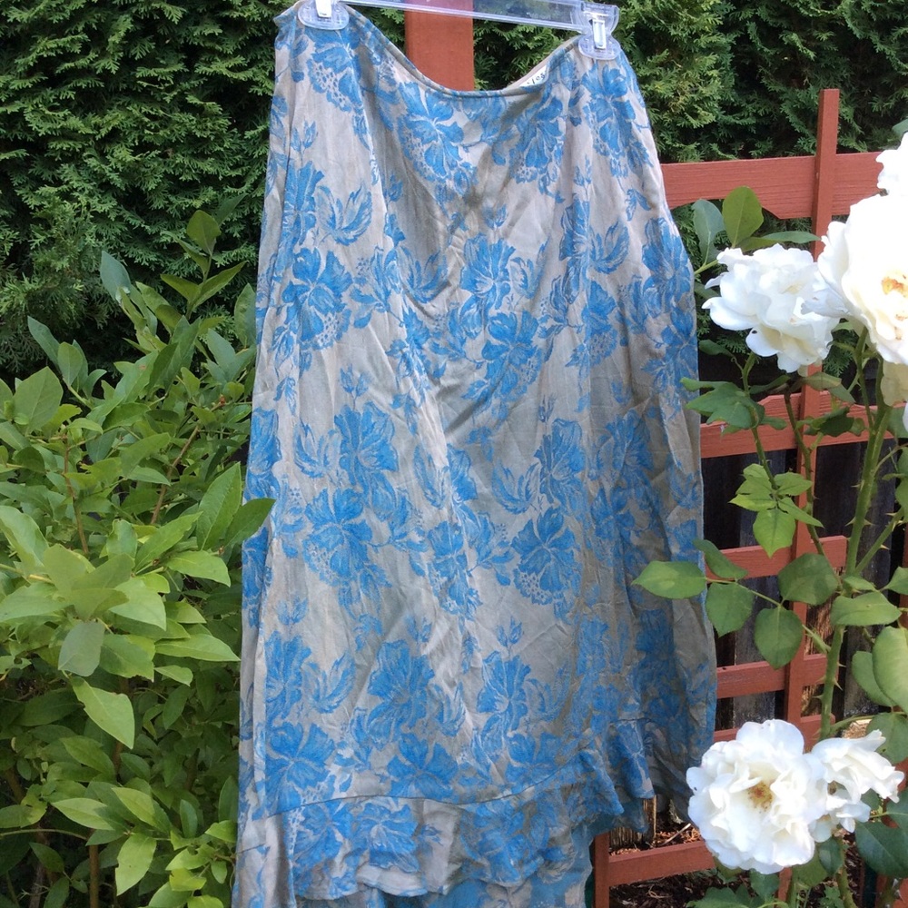 Tessuto skirt ruffle hem, shimmer texture